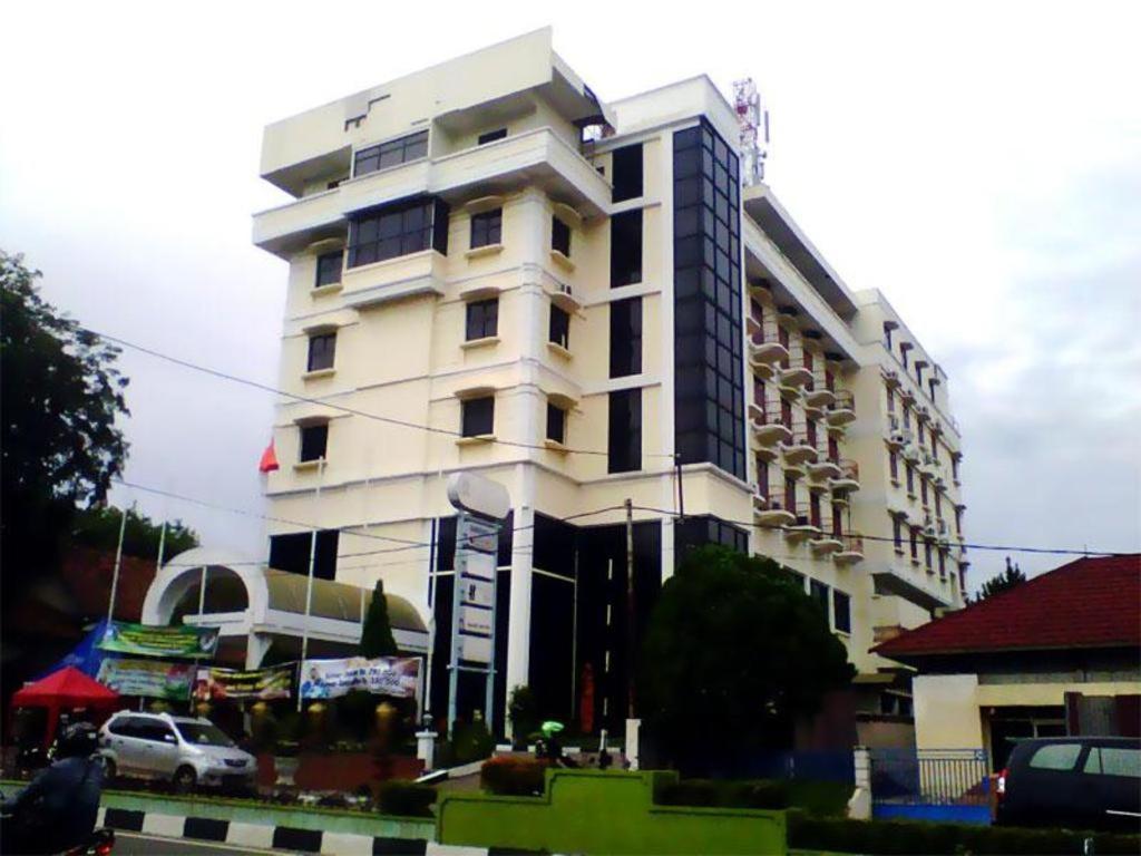 Pia Hotel Pangkalpinang Pangkalan Baru Exterior foto